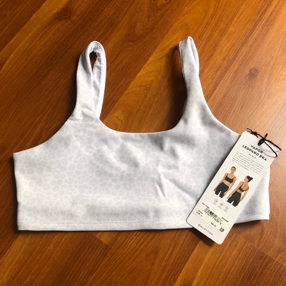 ALO Yoga Tops - Alo Yoga VAPOR LEOPARD BRA - white